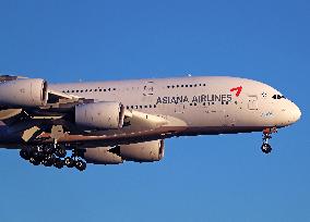 Asiana Airlines flies to Barcelona with the Airbus A380