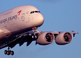 Asiana Airlines flies to Barcelona with the Airbus A380