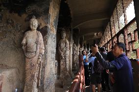 Maiji Mountain Grottoes Cave Buddha Statue