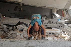 Deadly Israeli Attacks Flatten Homes - Gaza