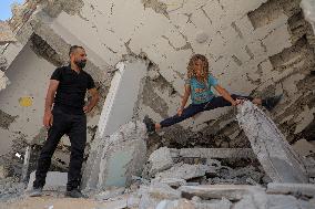 Deadly Israeli Attacks Flatten Homes - Gaza