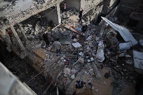 Deadly Israeli Attacks Flatten Homes - Gaza