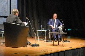 Francois Hollande Dedicates His Book - Bordeaux