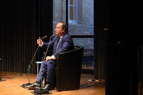 Francois Hollande Dedicates His Book - Bordeaux