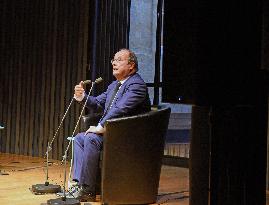 Francois Hollande Dedicates His Book - Bordeaux