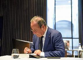 Francois Hollande Dedicates His Book - Bordeaux