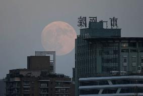 Super Moon Appear in Hangzhou