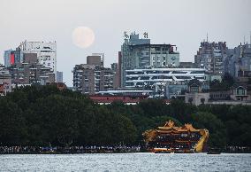 Super Moon Appear in Hangzhou