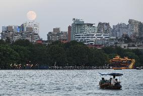 Super Moon Appear in Hangzhou