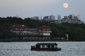 Super Moon Appear in Hangzhou