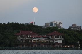 Super Moon Appear in Hangzhou