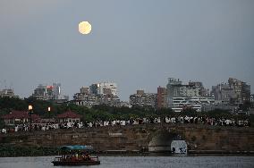 Super Moon Appear in Hangzhou