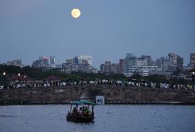 Super Moon Appear in Hangzhou