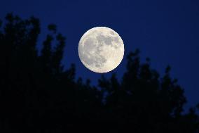 Super Moon Appear in Hangzhou