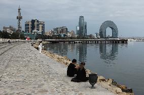 Baku Daily Life And Economy