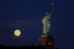 Supermoon In New York City