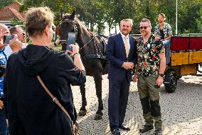 King At Centenary Of Residential Care Park Willem Van Den Bergh - Netherlands