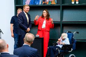 King At Centenary Of Residential Care Park Willem Van Den Bergh - Netherlands