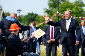 King At Centenary Of Residential Care Park Willem Van Den Bergh - Netherlands