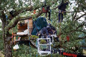 2nd Day Of Attempts By Gendarmerie To Clear The 'Verger' ZAD On The Planned A69 Highway