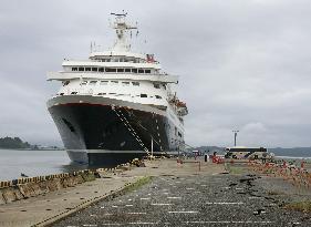 Ocean cruise ship visits port in quake-hit city