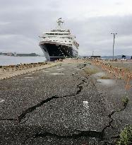 Ocean cruise ship visits port in quake-hit city