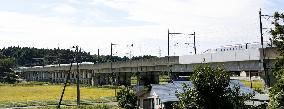 Bullet train cars disengage en route to Tokyo