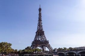 Debate Over The Olympic Rings On Eiffel Tower