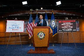 Hakeem Jeffries Gives Weekly Press Conference - Washington