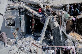 Israeli Attack On Al-Bureij Kills At Least 4 - Gaza