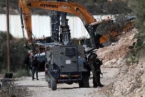 Israel Army Says Air Strike Kills 4 Militants - West Bank