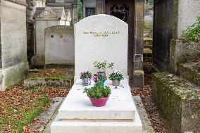 Père Lachaise The Biggest Cementery In Paris