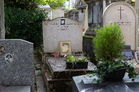 Père Lachaise The Biggest Cementery In Paris