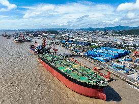 Workers Repair Ships in Zhoushan