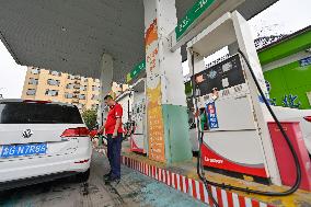 Refined Oil Prices Fell