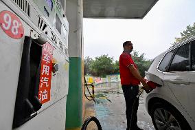 Refined Oil Prices Fell