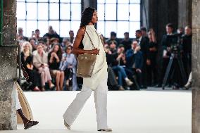 MFW - Naomi Campbell Models For Tods