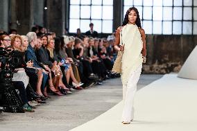 MFW - Naomi Campbell Models For Tods