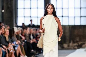 MFW - Naomi Campbell Models For Tods