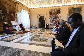 Pope Francis Holds An Audience - Vatican