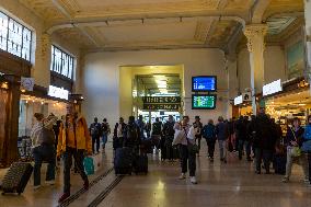 Gare De Lyon's Cultural And Economic Significance