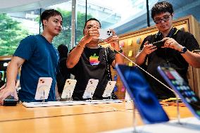 Apple Store In Thailand Shelves Hits IPhone 16.