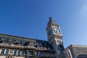 Gare De Lyon's Cultural And Economic Significance