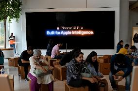 IPhone 16 Launch At Apple BKC In Mumbai