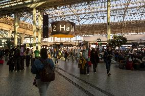 Gare De Lyon's Cultural And Economic Significance