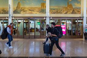 Gare De Lyon's Cultural And Economic Significance