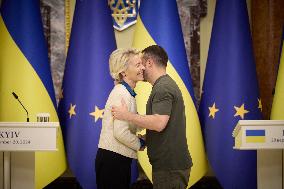 Von Der Leyen Announces 35 Bln Euro Loan - Kyiv