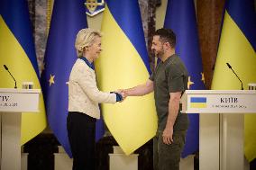 Von Der Leyen Announces 35 Bln Euro Loan - Kyiv