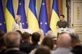 Von Der Leyen Announces 35 Bln Euro Loan - Kyiv