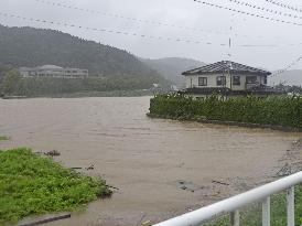 Heavy rain hits central Japan